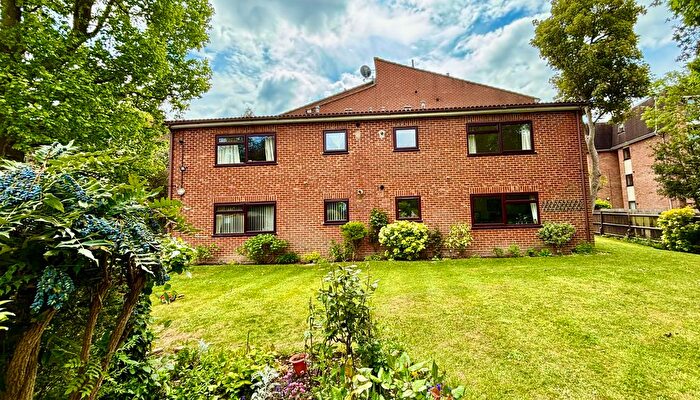 1 Bedroom Flat For Sale In Holmoaks House, Beckenham, BR3