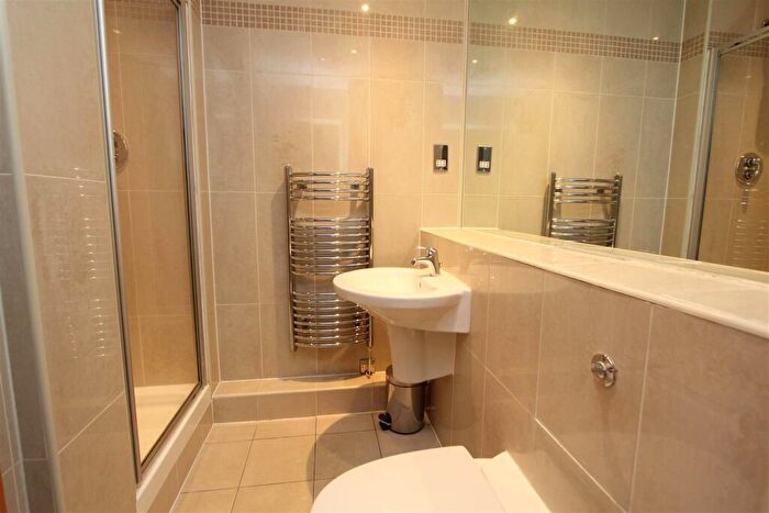 2 Bedroom Flat To Rent In Dock Street, Leeds, LS10