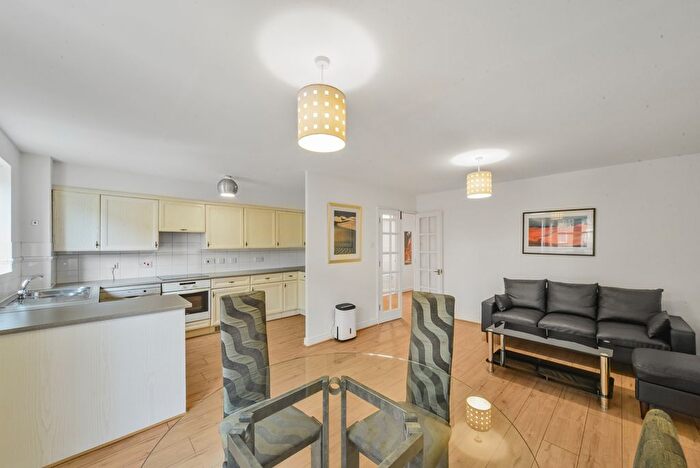 2 Bedroom Flat To Rent In Langbourne Place, London, E14