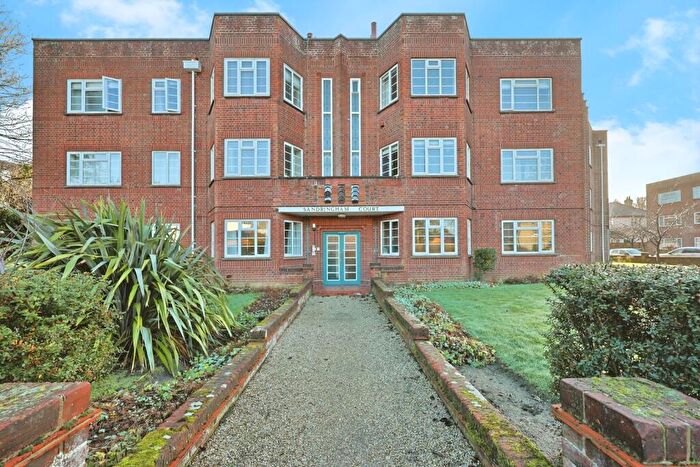3 Bedroom Flat For Sale In Sandringham Court, Norwich, Norfolk, NR2