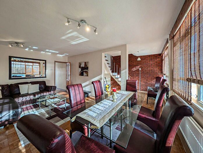 3 Bedroom Flat To Rent In Garden Royal, Kersfield Road, London, SW15