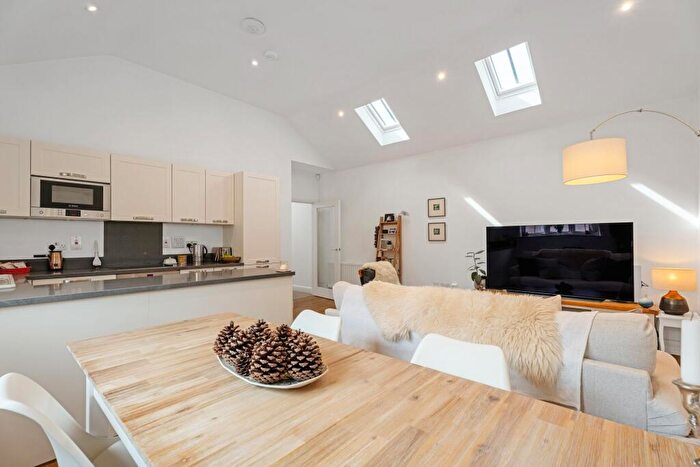 2 Bedroom Apartment For Sale In New Road, Woodstock, OX20