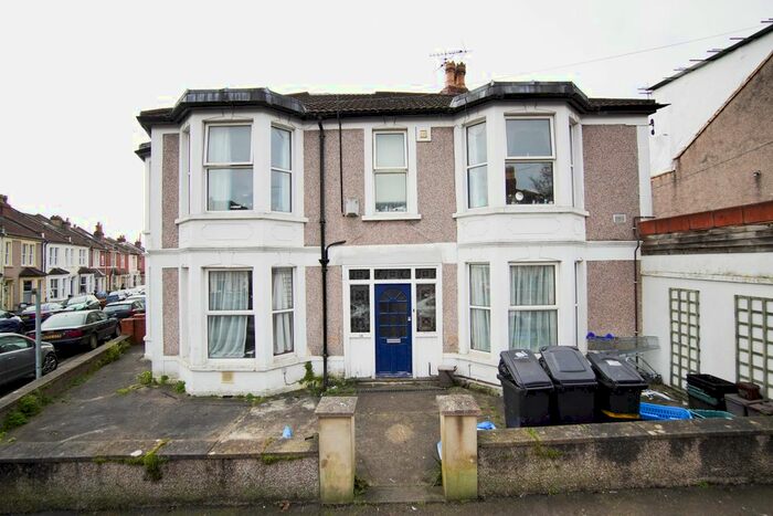 7 Bedroom Semi-Detached House To Rent In Ash Road, Horfield, Bristol BS7