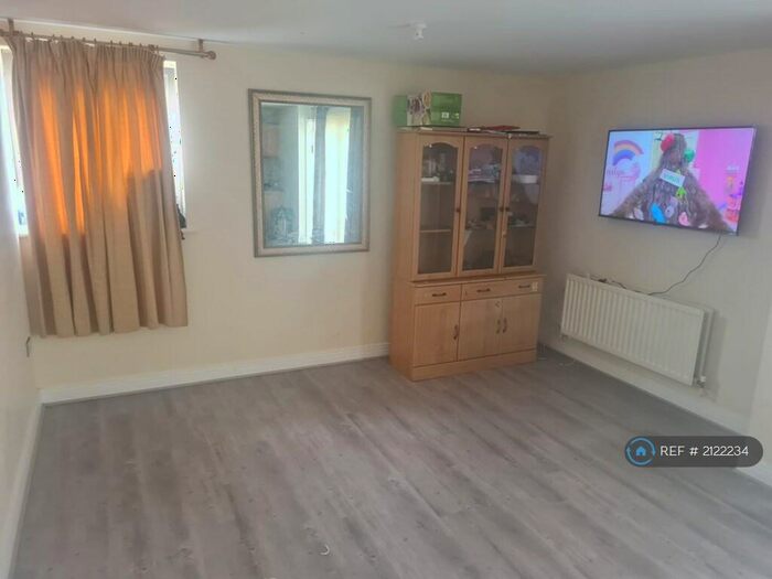 2 Bedroom Flat To Rent In Bendish Point, Greenwich, SE28