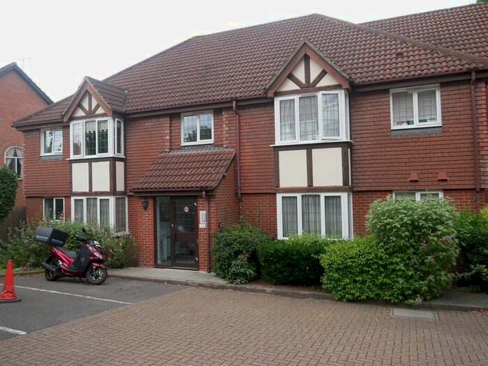 2 Bedroom Flat To Rent In Balmoral Court, Priory Field Drive, Edgware, HA8