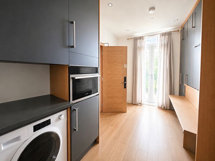 Studio To Rent In Elgin Road, Croydon, CR0