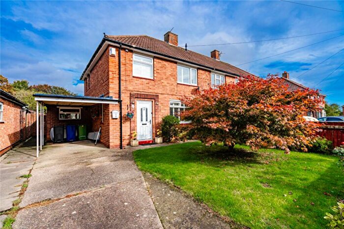 3 Bedroom End Of Terrace House For Sale In Lisburn Grove, Grimsby, Lincolnshire, DN33