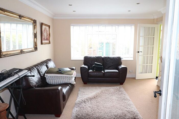 3 Bedroom Town House To Rent In Long Riding, Basildon, SS14