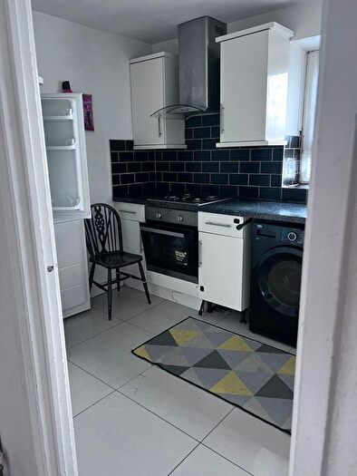 3 Bedroom Flat To Rent In Crescent Road, London, E6