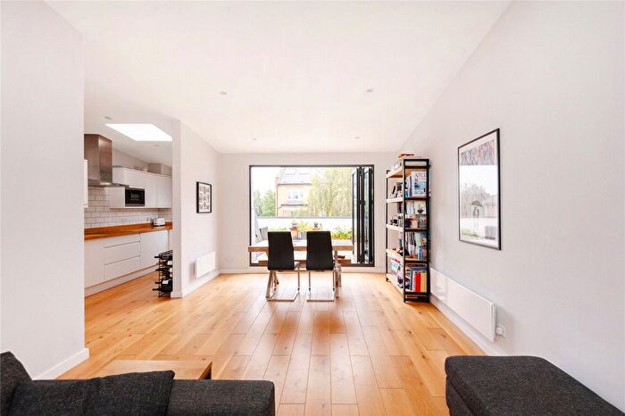 2 Bedroom Flat To Rent In Abbeville Road, Abbeville Village, SW4