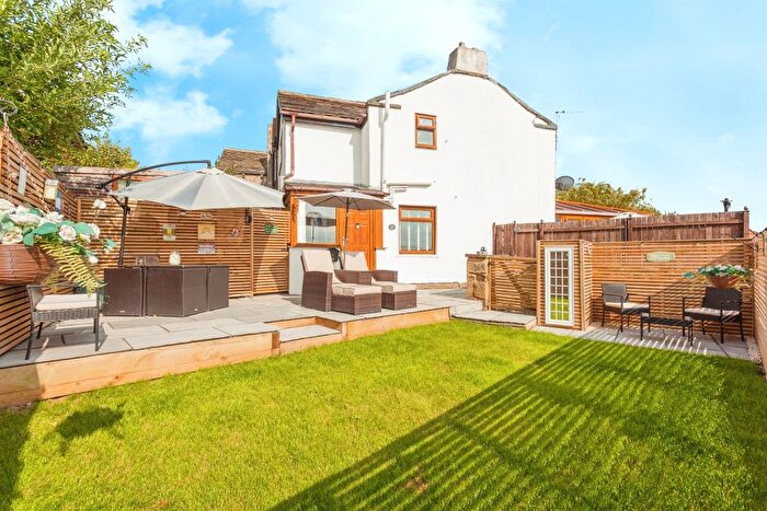 2 Bedroom Cottage For Sale In Upper Batley Lane, Birstall, WF17