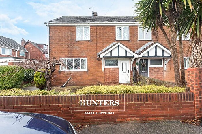 3 Bedroom Semi-detached House For Sale In Wensley Drive, Pontefract, WF8