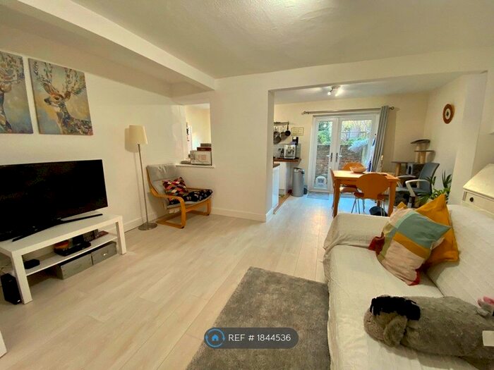 2 Bedroom Flat To Rent In West Norwood, London, SE27