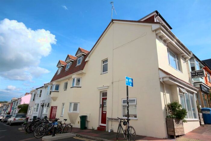 2 Bedroom Flat To Rent In Southover Street, Brighton, BN2