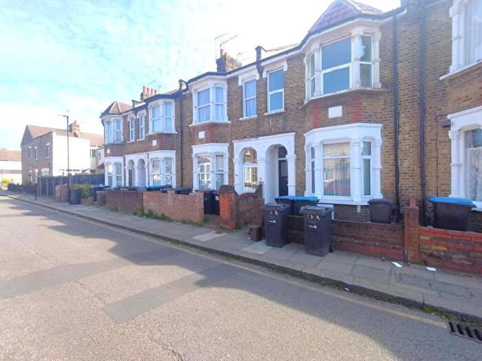 1 Bedroom Apartment To Rent In Derby Road, Ponders End, EN3