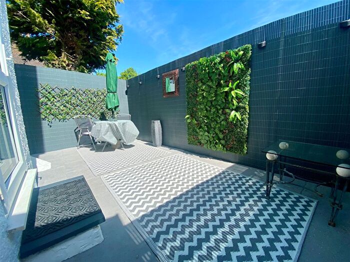 2 Bedroom Detached House For Sale In New Road, Orpington, BR6
