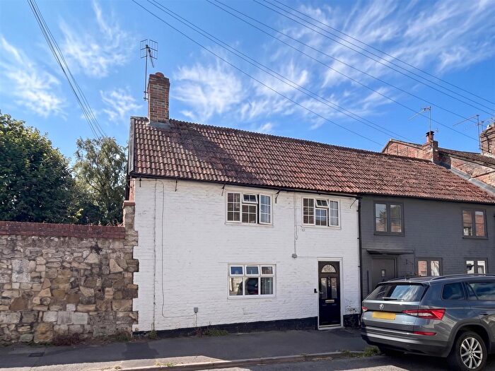2 Bedroom Cottage For Sale In South Street, Wilton, SP2