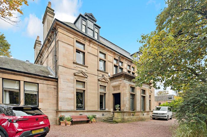 3 Bedroom Flat To Rent In Cleveden Drive, Glasgow, G12