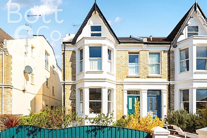 2 Bedroom Flat For Sale In Ranelagh Villas, Hove, BN3