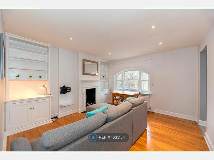2 Bedroom Flat To Rent In Clapham Common South Side, London, SW4