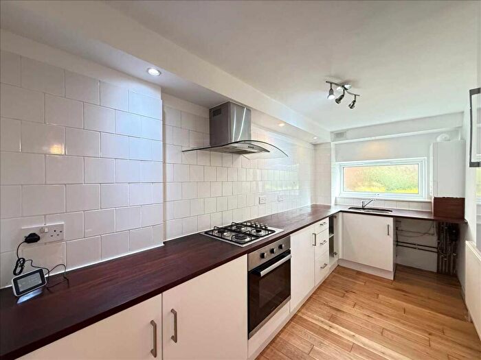 2 Bedroom Apartment To Rent In Havengore House, Leigh On Sea, SS9