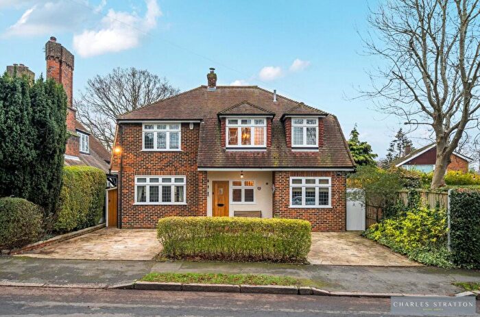 3 Bedroom Detached House For Sale In Parkway, Gidea Park, RM2