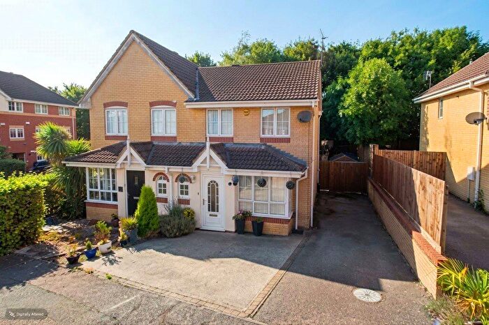 3 Bedroom Semi-Detached House For Sale In Abbots Close, Kettering, Northamptonshire, NN15