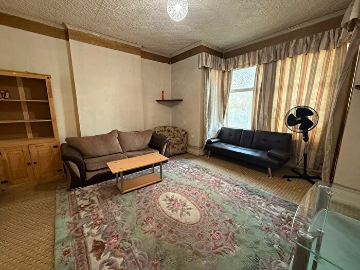 2 Bedroom Flat To Rent In Villiers Road, Southall, UB1