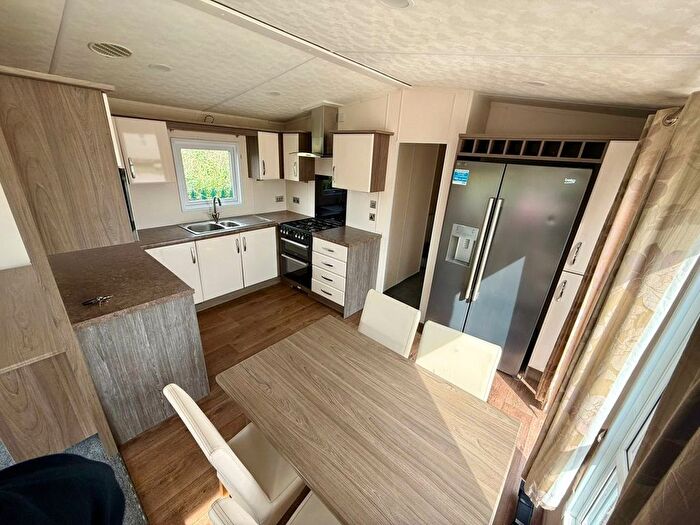 2 Bedroom Mobile/park Home For Sale In Penrefail Crossroads, Moelfre, Abergele, LL22