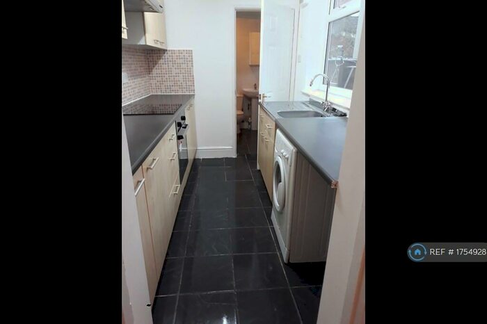 4 Bedroom Terraced House To Rent In Carnforth Street, Manchester, M14