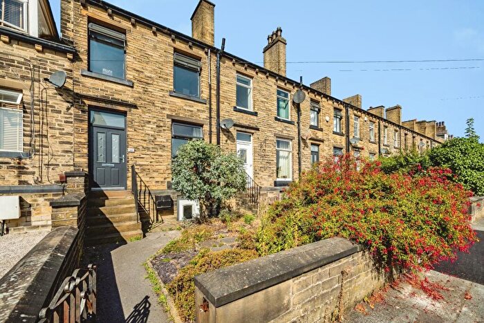 2 Bedroom Terraced House For Sale In Oakes Road, Huddersfield, HD3