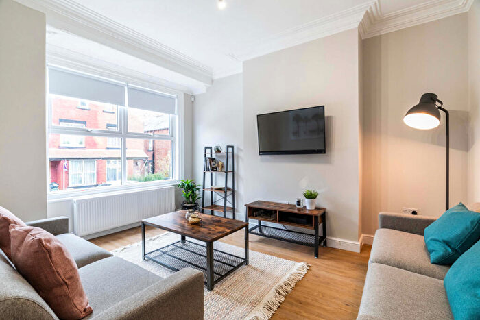 6 Bedroom House To Rent In Hartley Avenue, Leeds, LS6