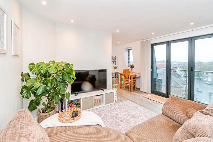 2 Bedroom Flat For Sale In College Place, Southampton, Hampshire, SO15