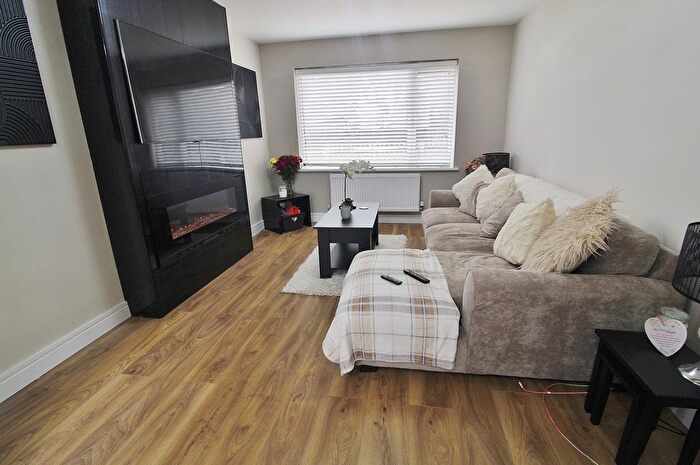3 Bedroom End Of Terrace House For Sale In Bliss Close, Waterlooville, PO7
