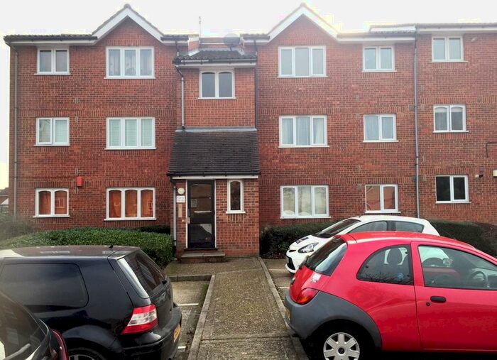 Apartment To Rent In Howard Close, Waltham Abbey, EN9
