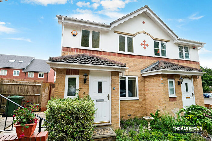 3 Bedroom Semi-Detached House For Sale In Helegan Close, Orpington, BR6
