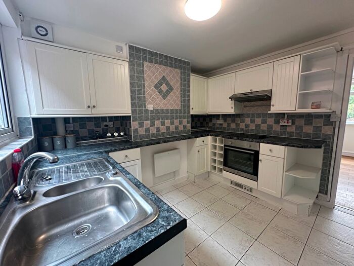 2 Bedroom Flat To Rent In Comrie Close, Coventry, CV2
