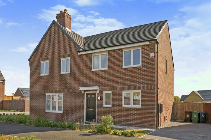 3 Bedroom Semi-Detached House To Rent In Wykebeck Mount, Leeds, West Yorkshire, LS9