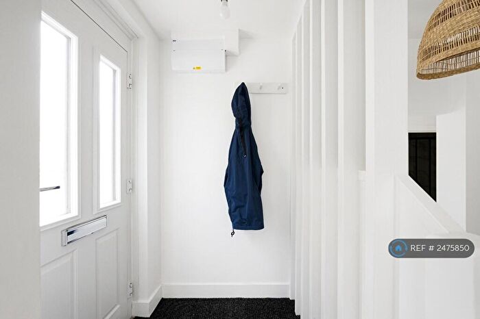 1 Bedroom Flat To Rent In Victoria Road, Swindon, SN1