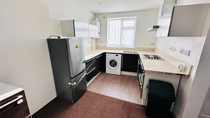 1 Bedroom Flat To Rent In Thorn Close, Northolt, UB5