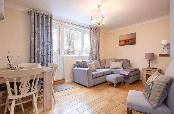 2 Bedroom Maisonette To Rent In Alfred Street, London, E3