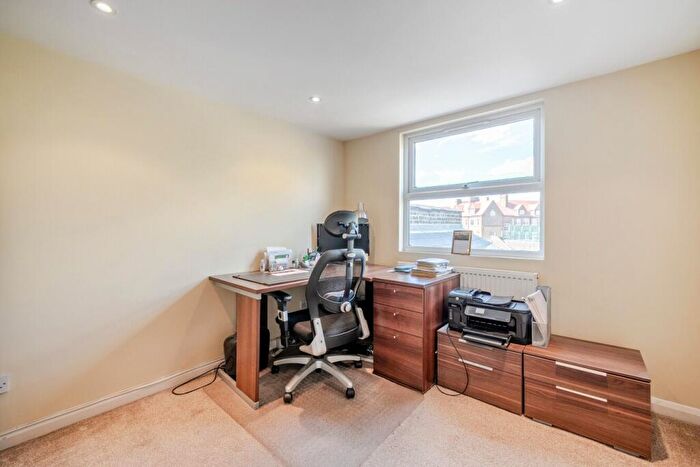 5 Bedroom End Of Terrace House For Sale In Hither Green Lane, London, SE13