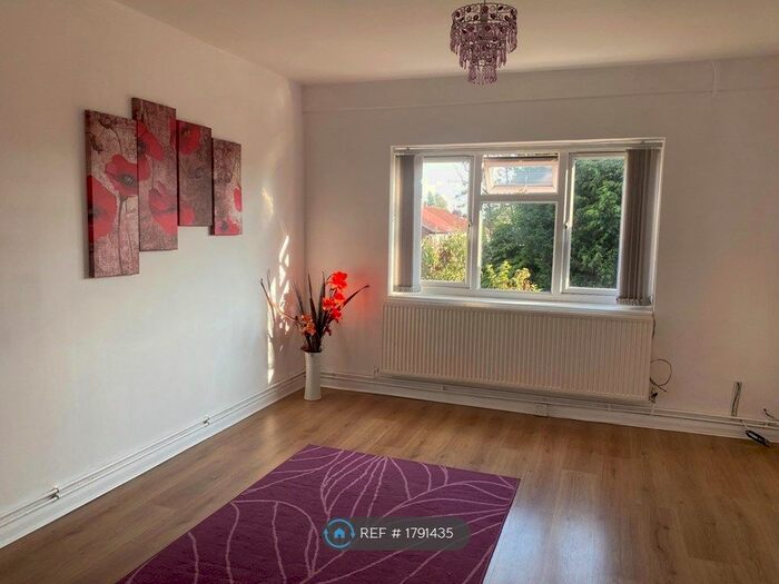 2 Bedroom Flat To Rent In Didsbury Road, Stockport, SK4