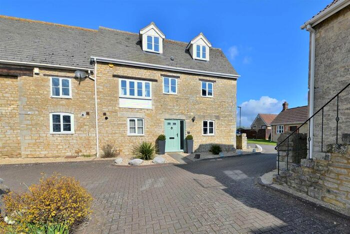 4 Bedroom Barn Conversion To Rent In Wolsey Court, Woodstock OX20