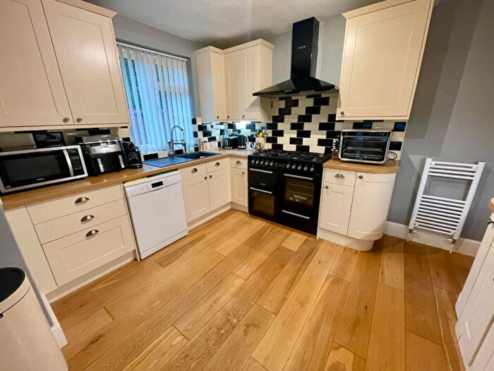 3 Bedroom Detached Bungalow For Sale In Mayfield Road, Luton, Bedfordshire, LU2