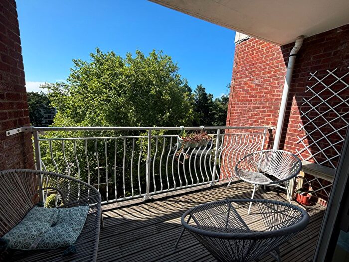 2 Bedroom Flat To Rent In Lindsay Road, Branksome Park, Poole, BH13