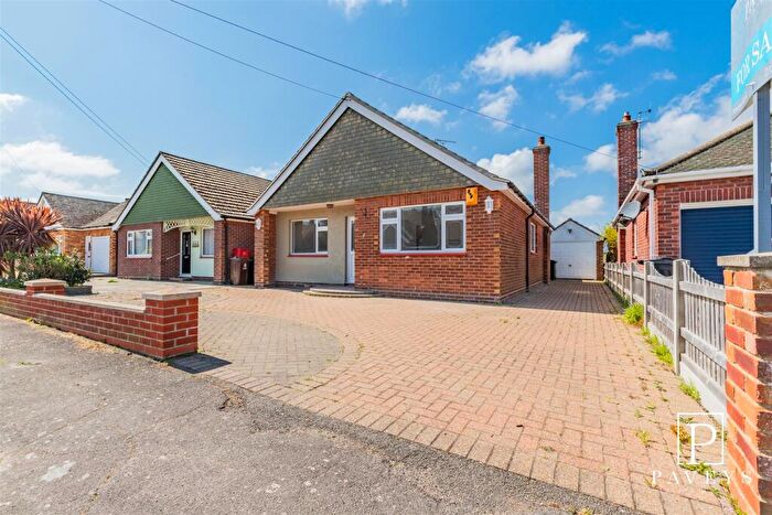2 Bedroom Detached Bungalow For Sale In Melrose Gardens, Holland-On-Sea, CO15