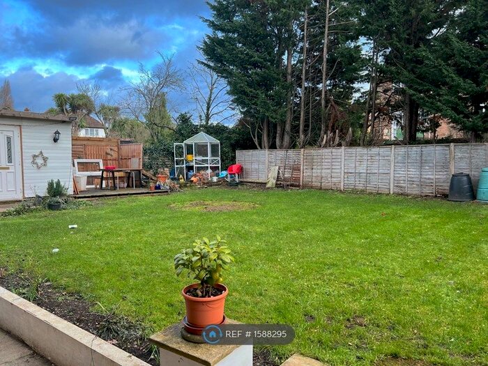 2 Bedroom Maisonette To Rent In Dorset Gardens, Mitcham, CR4