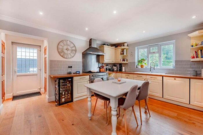 3 Bedroom Cottage For Sale In Effingham Road, RH6