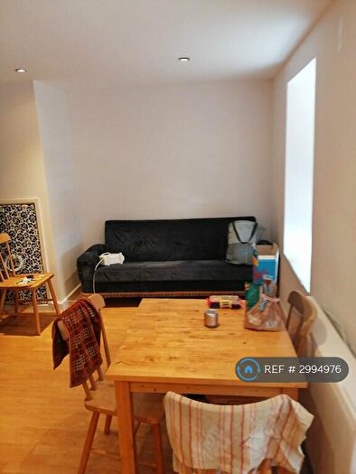 2 Bedroom Flat To Rent In Clive Road, Canton, Cardiff, CF5